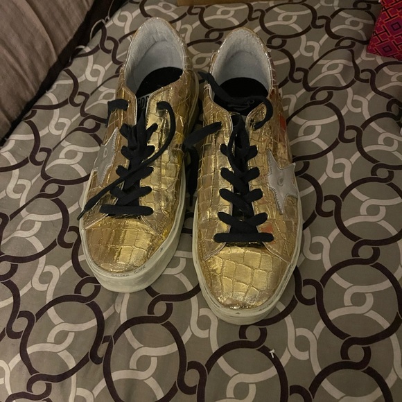 Golden Goose shiny gold sneakers - Picture 2 of 10